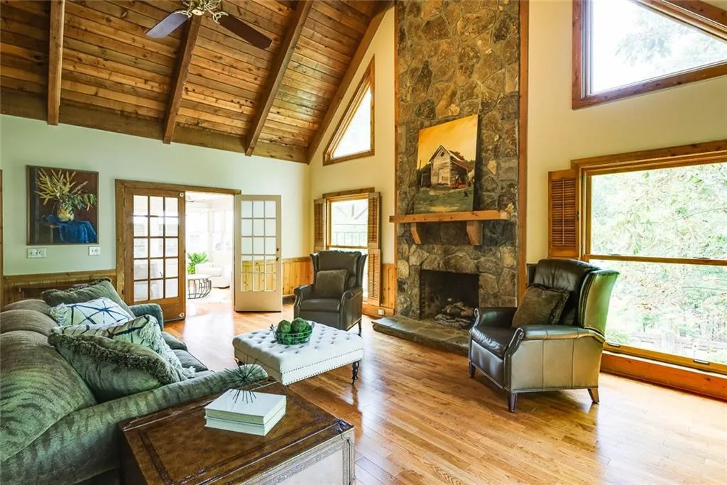 600 Hunters Branch Close, Sandy Springs, Georgia 30328, 5 Bedrooms Bedrooms, ,4 BathroomsBathrooms,Residential,Sold,600 Hunters Branch Close,7081344