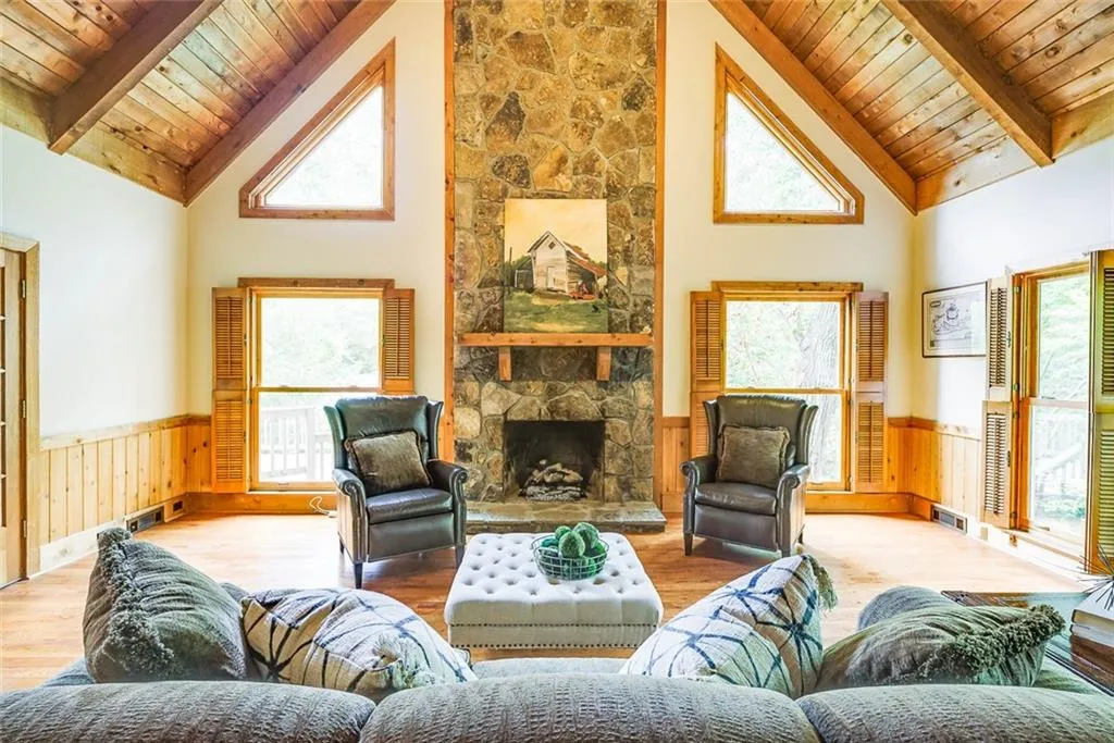 600 Hunters Branch Close, Sandy Springs, Georgia 30328, 5 Bedrooms Bedrooms, ,4 BathroomsBathrooms,Residential,Sold,600 Hunters Branch Close,7081344