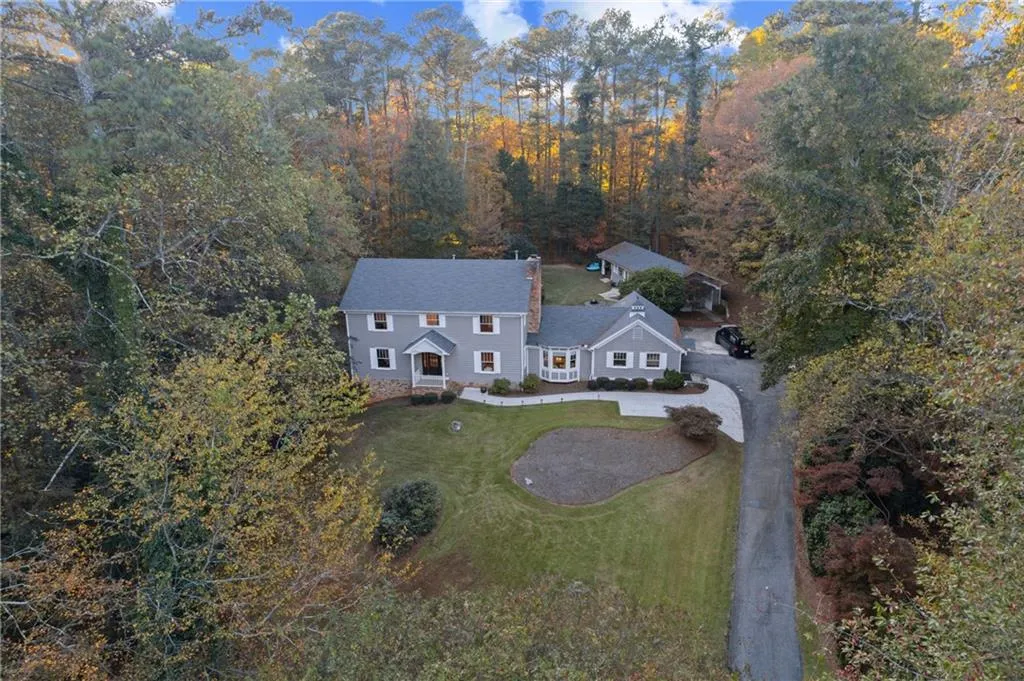 Aerial view of property and surrounding area