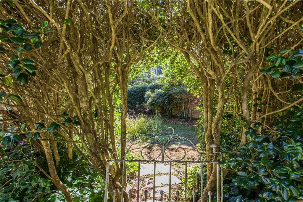 6650 Castleton Drive Nw, Atlanta, Georgia 30328, 4 Bedrooms Bedrooms, ,2 BathroomsBathrooms,Residential,Sold,6650 Castleton Drive Nw,6807286