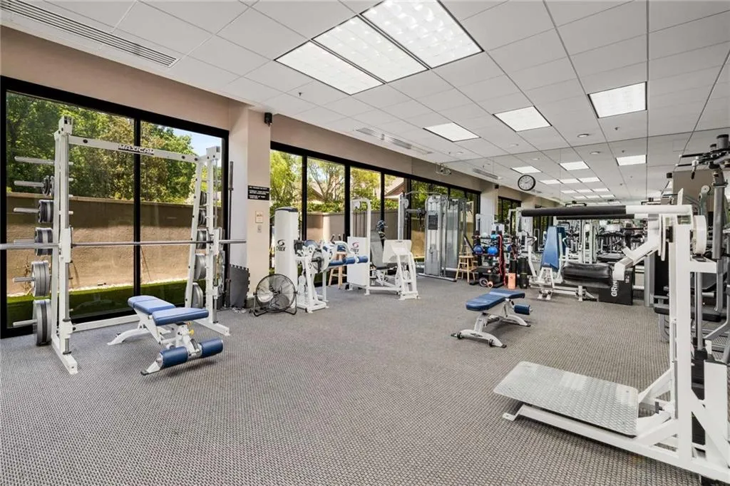 2660 Peachtree Road Nw Unit 16f, Atlanta, Georgia 30305, 2 Bedrooms Bedrooms, ,2 BathroomsBathrooms,Residential,For Sale,2660 Peachtree Road Nw Unit 16f,7618659