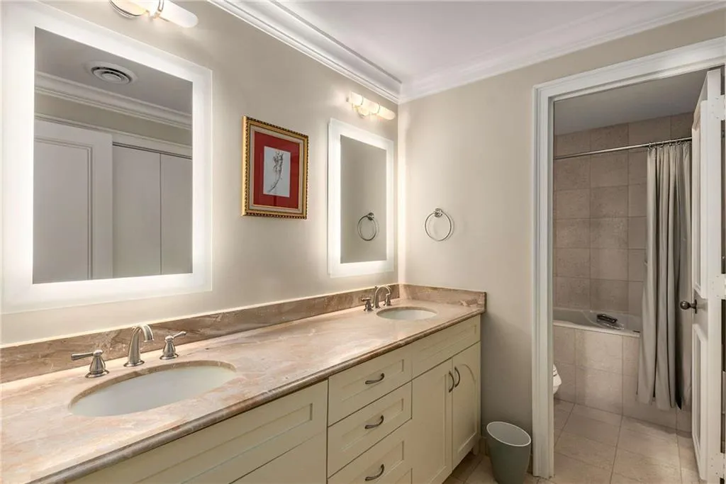 2660 Peachtree Road Nw Unit 16f, Atlanta, Georgia 30305, 2 Bedrooms Bedrooms, ,2 BathroomsBathrooms,Residential,For Sale,2660 Peachtree Road Nw Unit 16f,7618659