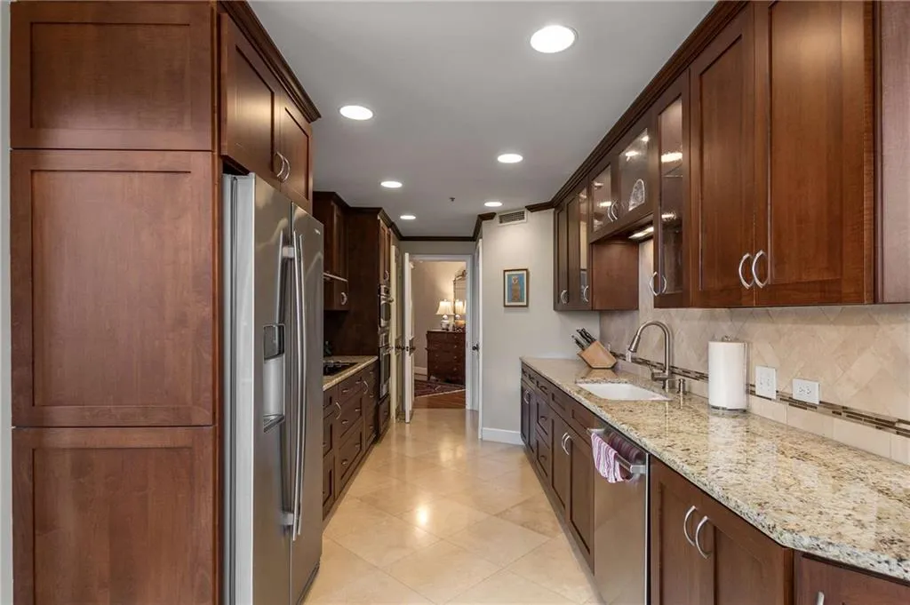 2660 Peachtree Road Nw Unit 16f, Atlanta, Georgia 30305, 2 Bedrooms Bedrooms, ,2 BathroomsBathrooms,Residential,For Sale,2660 Peachtree Road Nw Unit 16f,7618659