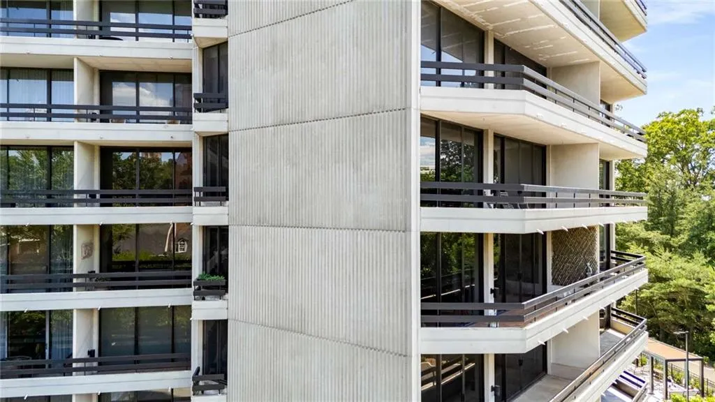 2660 Peachtree Road Nw Unit 16f, Atlanta, Georgia 30305, 2 Bedrooms Bedrooms, ,2 BathroomsBathrooms,Residential,For Sale,2660 Peachtree Road Nw Unit 16f,7618659