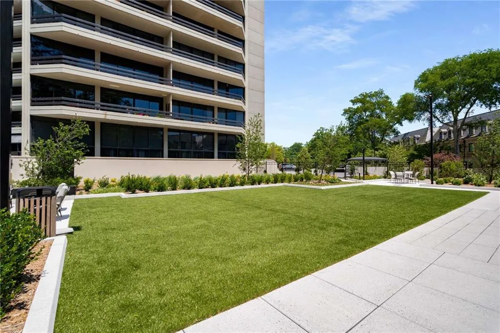 2660 Peachtree Road Nw Unit 16f, Atlanta, Georgia 30305, 2 Bedrooms Bedrooms, ,2 BathroomsBathrooms,Residential,For Sale,2660 Peachtree Road Nw Unit 16f,7618659