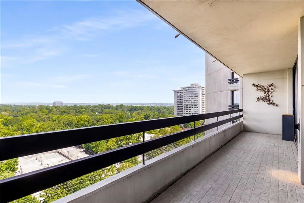 2660 Peachtree Road Nw Unit 16f, Atlanta, Georgia 30305, 2 Bedrooms Bedrooms, ,2 BathroomsBathrooms,Residential,For Sale,2660 Peachtree Road Nw Unit 16f,7618659