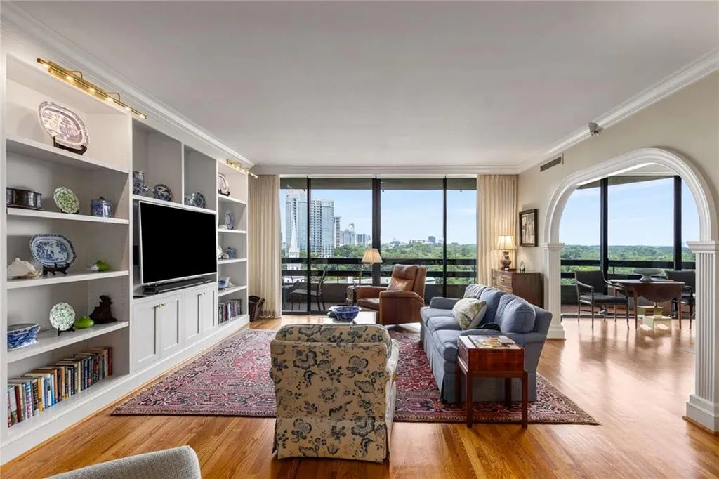 2660 Peachtree Road Nw Unit 16f, Atlanta, Georgia 30305, 2 Bedrooms Bedrooms, ,2 BathroomsBathrooms,Residential,For Sale,2660 Peachtree Road Nw Unit 16f,7618659