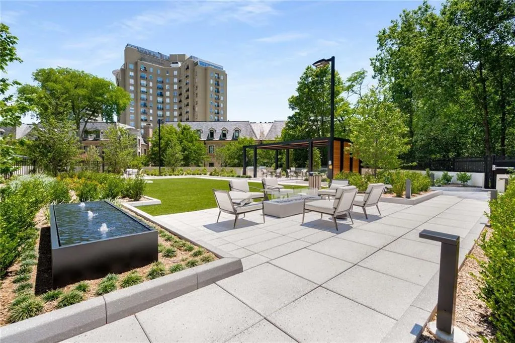 2660 Peachtree Road Nw Unit 16f, Atlanta, Georgia 30305, 2 Bedrooms Bedrooms, ,2 BathroomsBathrooms,Residential,For Sale,2660 Peachtree Road Nw Unit 16f,7618659