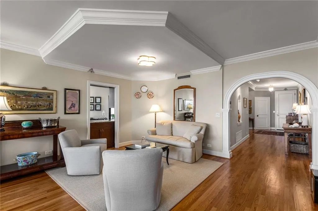 2660 Peachtree Road Nw Unit 16f, Atlanta, Georgia 30305, 2 Bedrooms Bedrooms, ,2 BathroomsBathrooms,Residential,For Sale,2660 Peachtree Road Nw Unit 16f,7618659