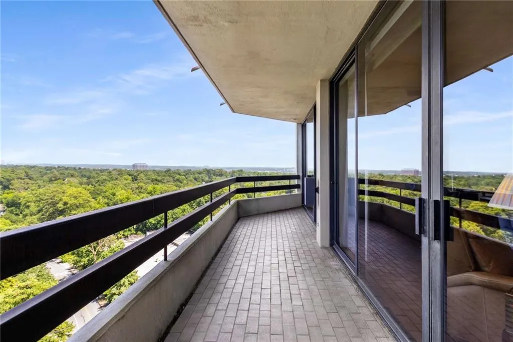 2660 Peachtree Road Nw Unit 16f, Atlanta, Georgia 30305, 2 Bedrooms Bedrooms, ,2 BathroomsBathrooms,Residential,For Sale,2660 Peachtree Road Nw Unit 16f,7618659