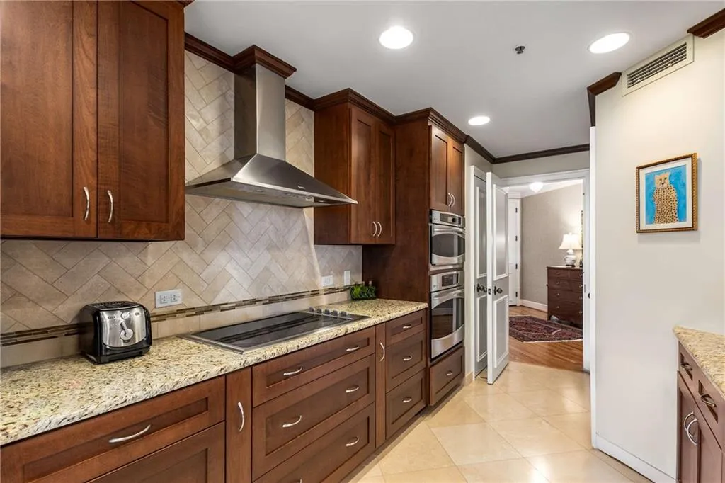 2660 Peachtree Road Nw Unit 16f, Atlanta, Georgia 30305, 2 Bedrooms Bedrooms, ,2 BathroomsBathrooms,Residential,For Sale,2660 Peachtree Road Nw Unit 16f,7618659