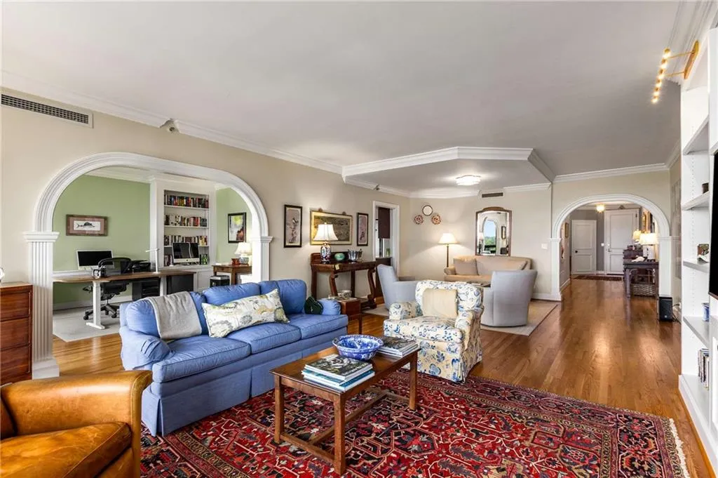 2660 Peachtree Road Nw Unit 16f, Atlanta, Georgia 30305, 2 Bedrooms Bedrooms, ,2 BathroomsBathrooms,Residential,For Sale,2660 Peachtree Road Nw Unit 16f,7618659