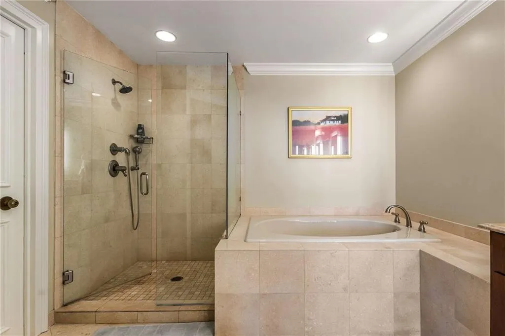 2660 Peachtree Road Nw Unit 16f, Atlanta, Georgia 30305, 2 Bedrooms Bedrooms, ,2 BathroomsBathrooms,Residential,For Sale,2660 Peachtree Road Nw Unit 16f,7618659