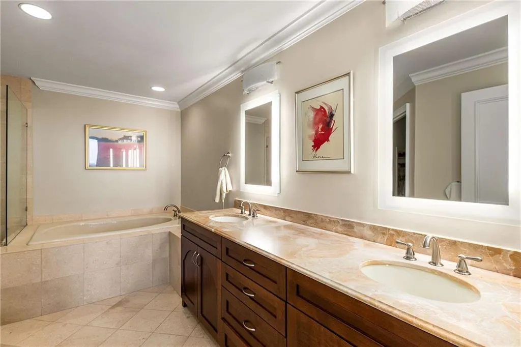 2660 Peachtree Road Nw Unit 16f, Atlanta, Georgia 30305, 2 Bedrooms Bedrooms, ,2 BathroomsBathrooms,Residential,For Sale,2660 Peachtree Road Nw Unit 16f,7618659