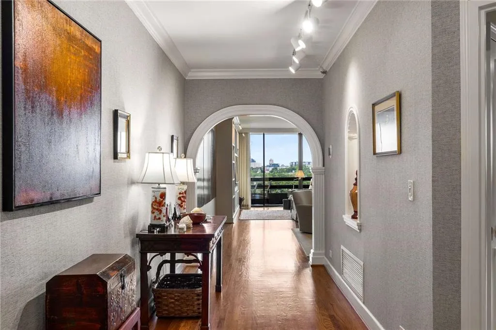 2660 Peachtree Road Nw Unit 16f, Atlanta, Georgia 30305, 2 Bedrooms Bedrooms, ,2 BathroomsBathrooms,Residential,For Sale,2660 Peachtree Road Nw Unit 16f,7618659