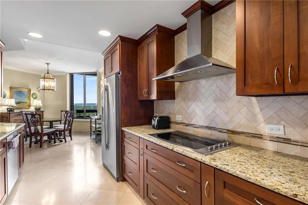 2660 Peachtree Road Nw Unit 16f, Atlanta, Georgia 30305, 2 Bedrooms Bedrooms, ,2 BathroomsBathrooms,Residential,For Sale,2660 Peachtree Road Nw Unit 16f,7618659