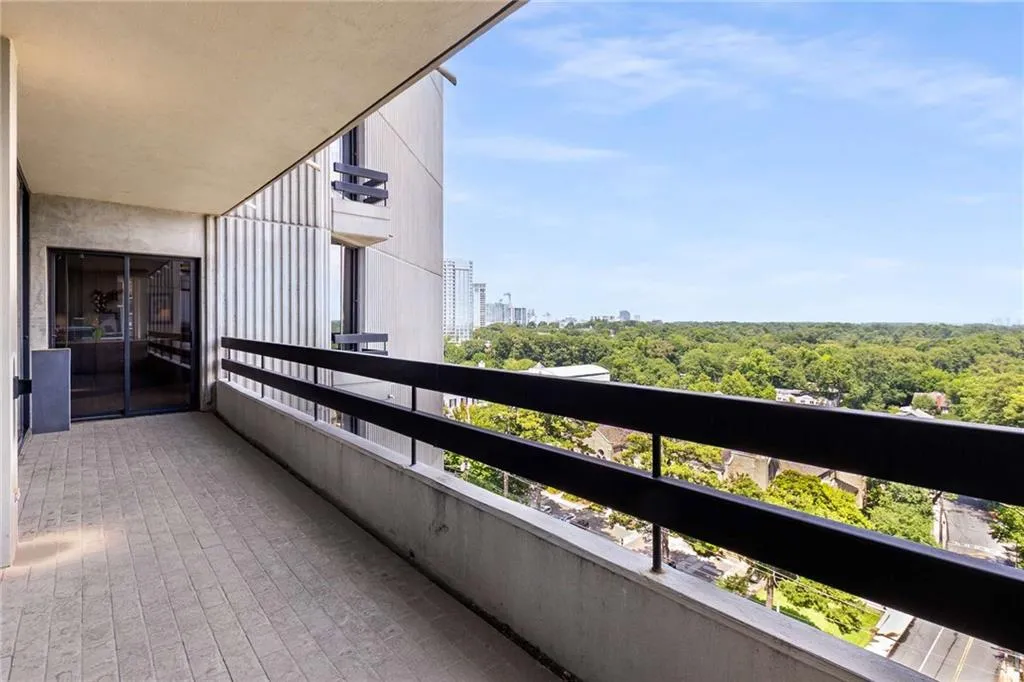 2660 Peachtree Road Nw Unit 16f, Atlanta, Georgia 30305, 2 Bedrooms Bedrooms, ,2 BathroomsBathrooms,Residential,For Sale,2660 Peachtree Road Nw Unit 16f,7618659