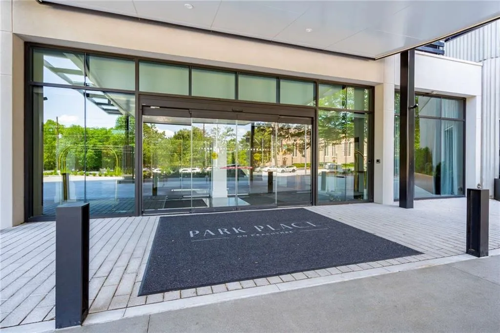 2660 Peachtree Road Nw Unit 16f, Atlanta, Georgia 30305, 2 Bedrooms Bedrooms, ,2 BathroomsBathrooms,Residential,For Sale,2660 Peachtree Road Nw Unit 16f,7618659