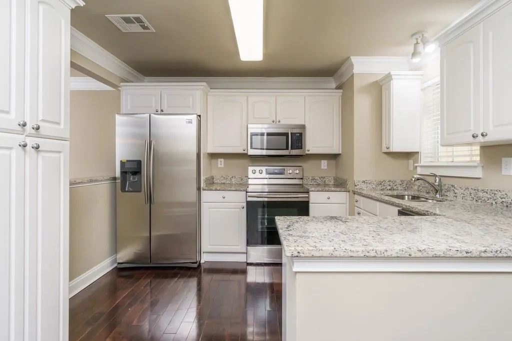 104 Mason&rsquo;s Creek Circle Unit 104, Sandy Springs, Georgia 30350, 3 Bedrooms Bedrooms, ,2 BathroomsBathrooms,Residential,Sold,104 Mason&rsquo;s Creek Circle Unit 104,6555581