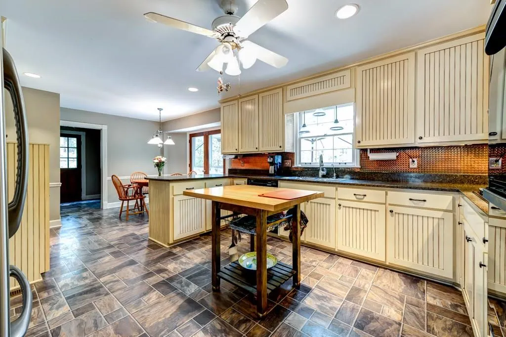 280 Drummen Court, Sandy Springs, Georgia 30328, 5 Bedrooms Bedrooms, ,2 BathroomsBathrooms,Residential,Sold,280 Drummen Court,5527711