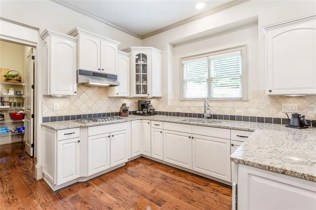 200 Fieldsborn Court, Atlanta, Georgia 30328, 4 Bedrooms Bedrooms, ,3 BathroomsBathrooms,Residential,Sold,200 Fieldsborn Court,6886998