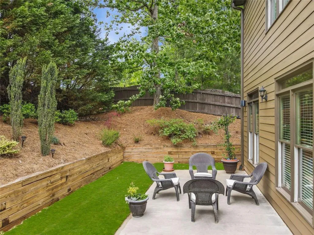 200 Fieldsborn Court, Atlanta, Georgia 30328, 4 Bedrooms Bedrooms, ,3 BathroomsBathrooms,Residential,Sold,200 Fieldsborn Court,6886998