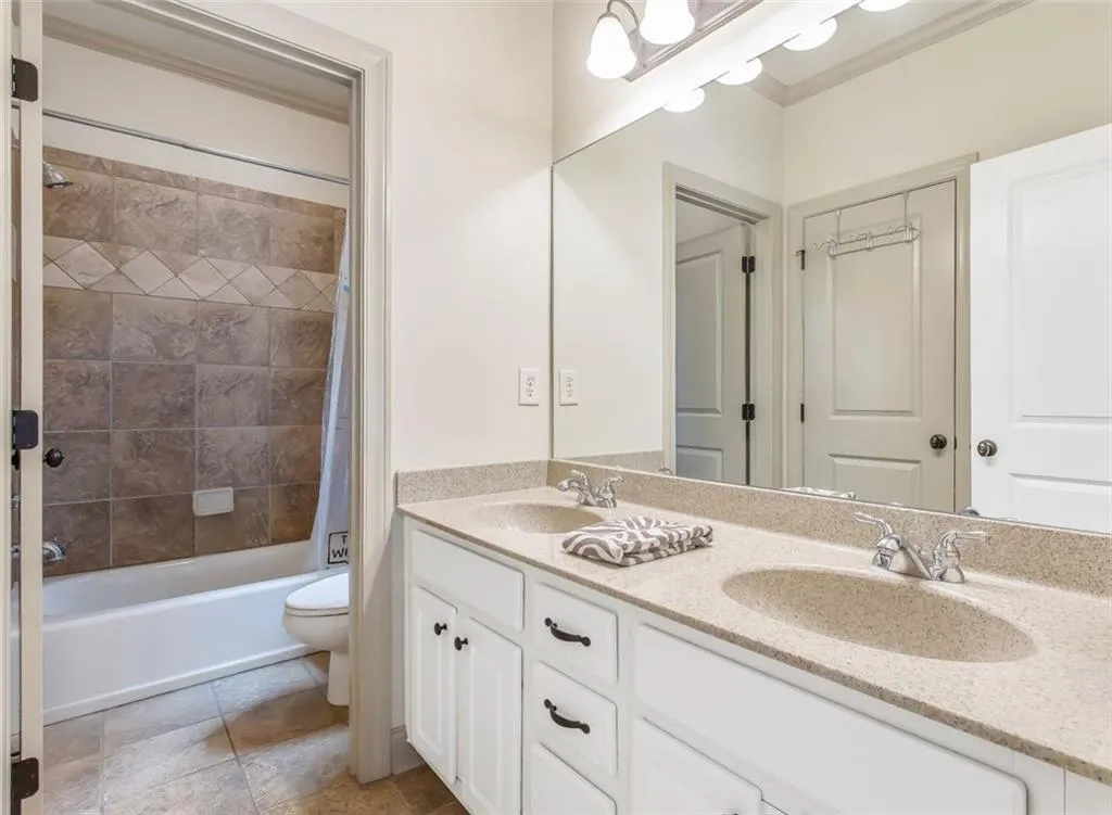 200 Fieldsborn Court, Atlanta, Georgia 30328, 4 Bedrooms Bedrooms, ,3 BathroomsBathrooms,Residential,Sold,200 Fieldsborn Court,6886998