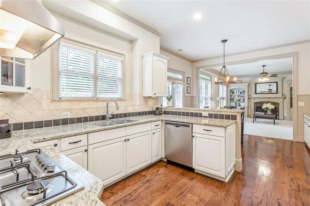 200 Fieldsborn Court, Atlanta, Georgia 30328, 4 Bedrooms Bedrooms, ,3 BathroomsBathrooms,Residential,Sold,200 Fieldsborn Court,6886998