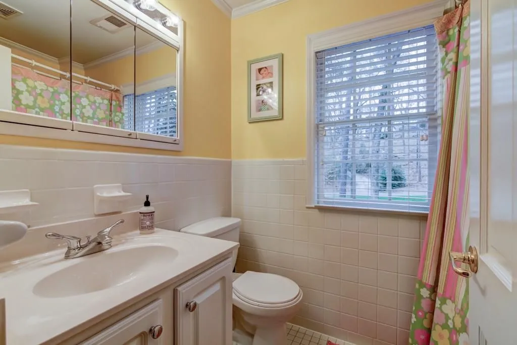 7115 Faunsworth Drive, Sandy Springs, Georgia 30328, 5 Bedrooms Bedrooms, ,3 BathroomsBathrooms,Residential,Sold,7115 Faunsworth Drive,5964724