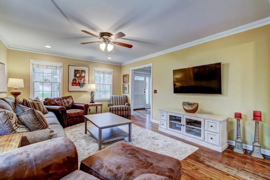 7115 Faunsworth Drive, Sandy Springs, Georgia 30328, 5 Bedrooms Bedrooms, ,3 BathroomsBathrooms,Residential,Sold,7115 Faunsworth Drive,5964724