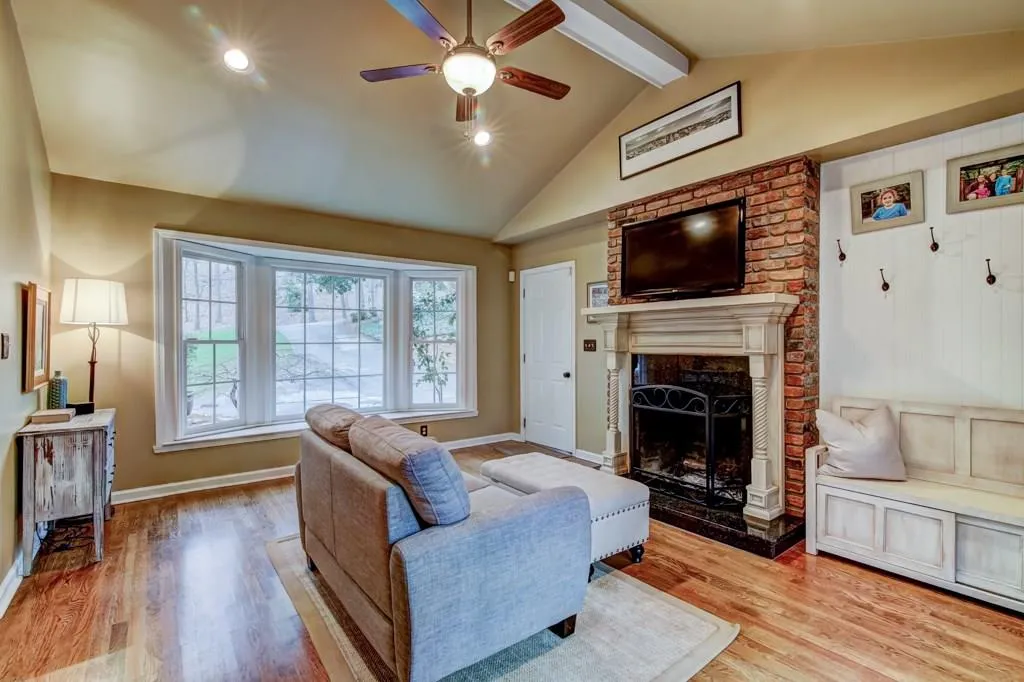 7115 Faunsworth Drive, Sandy Springs, Georgia 30328, 5 Bedrooms Bedrooms, ,3 BathroomsBathrooms,Residential,Sold,7115 Faunsworth Drive,5964724