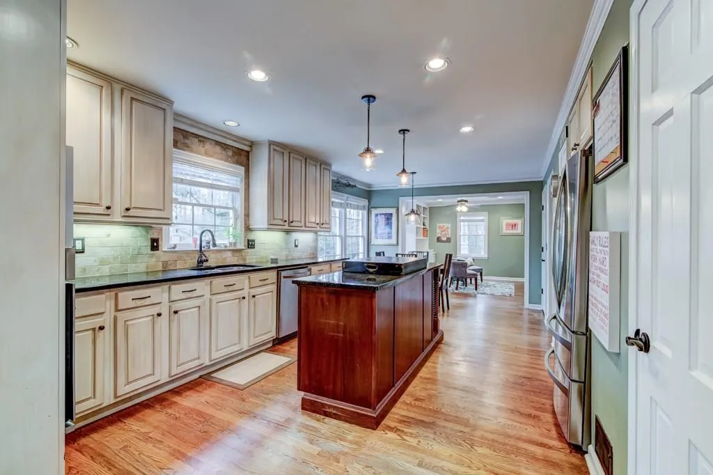 7115 Faunsworth Drive, Sandy Springs, Georgia 30328, 5 Bedrooms Bedrooms, ,3 BathroomsBathrooms,Residential,Sold,7115 Faunsworth Drive,5964724