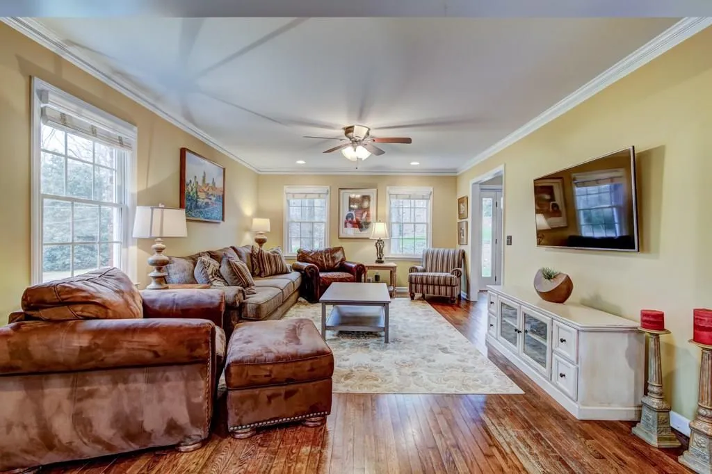 7115 Faunsworth Drive, Sandy Springs, Georgia 30328, 5 Bedrooms Bedrooms, ,3 BathroomsBathrooms,Residential,Sold,7115 Faunsworth Drive,5964724