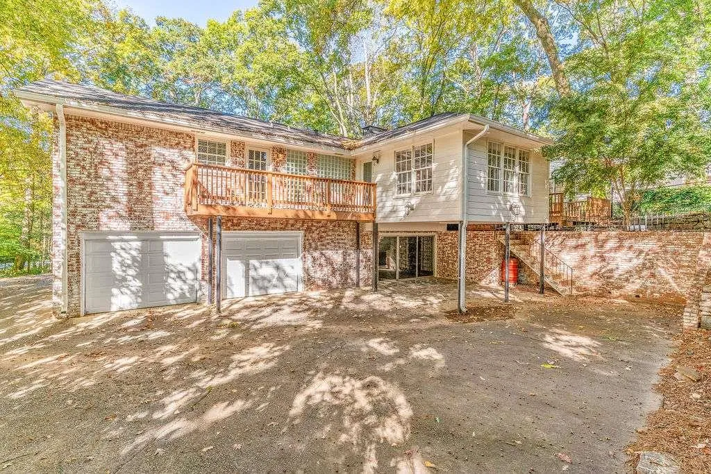 3911 Ivy Road, Atlanta, Georgia 30342, 3 Bedrooms Bedrooms, ,3 BathroomsBathrooms,Residential,For Sale,3911 Ivy Road,7677404