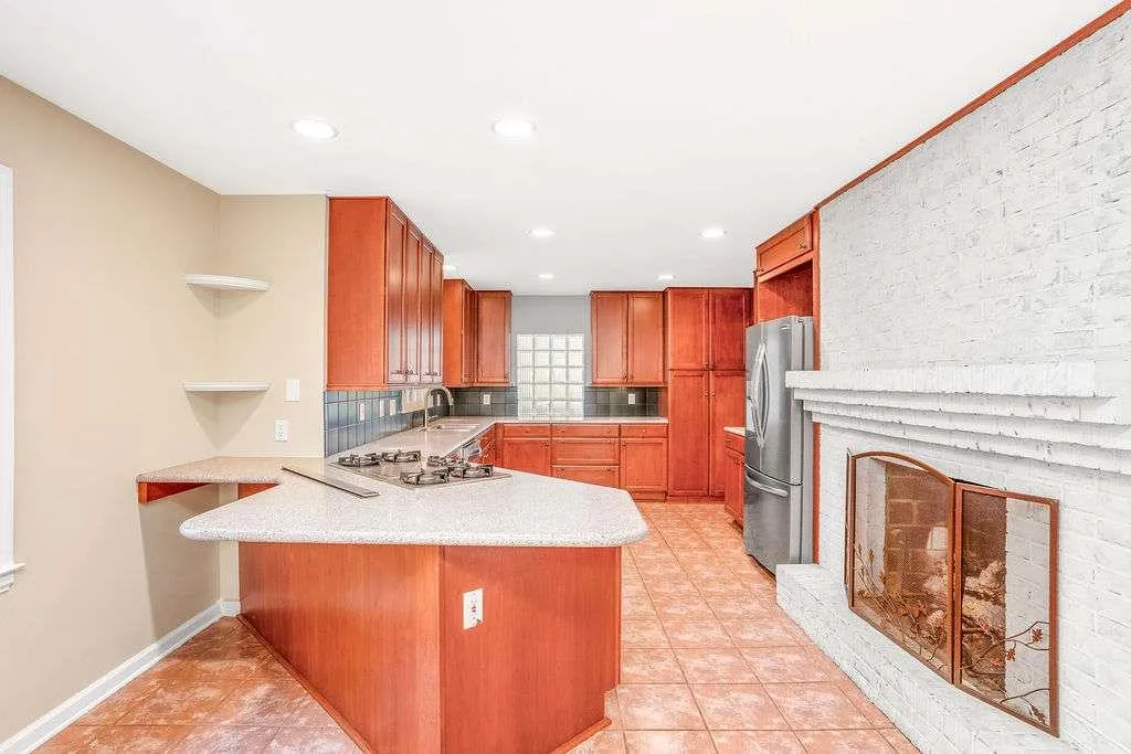 3911 Ivy Road, Atlanta, Georgia 30342, 3 Bedrooms Bedrooms, ,3 BathroomsBathrooms,Residential,For Sale,3911 Ivy Road,7677404