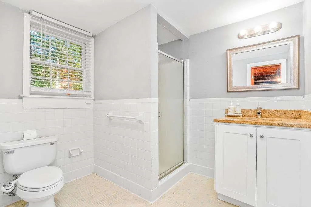 3911 Ivy Road, Atlanta, Georgia 30342, 3 Bedrooms Bedrooms, ,3 BathroomsBathrooms,Residential,For Sale,3911 Ivy Road,7677404