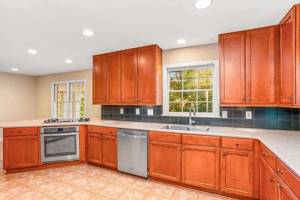 3911 Ivy Road, Atlanta, Georgia 30342, 3 Bedrooms Bedrooms, ,3 BathroomsBathrooms,Residential,For Sale,3911 Ivy Road,7677404