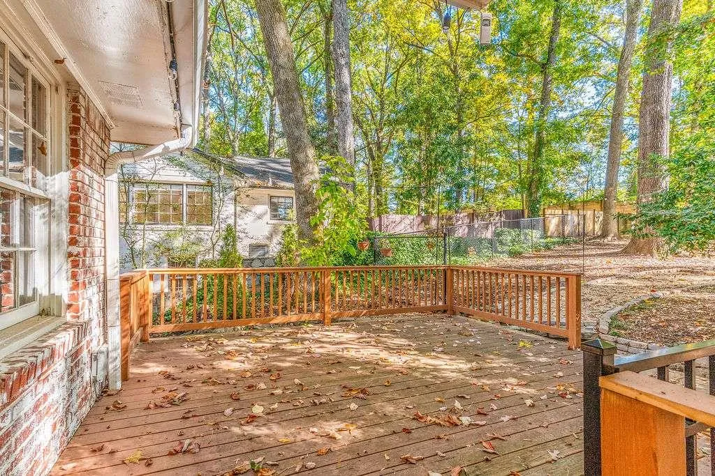 3911 Ivy Road, Atlanta, Georgia 30342, 3 Bedrooms Bedrooms, ,3 BathroomsBathrooms,Residential,For Sale,3911 Ivy Road,7677404