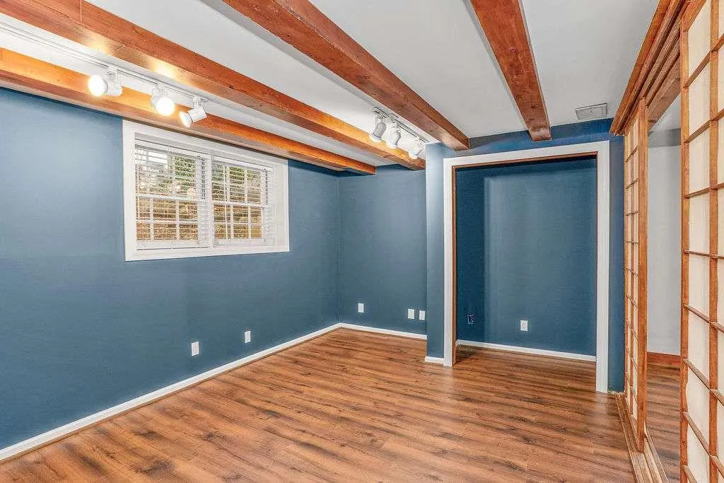 3911 Ivy Road, Atlanta, Georgia 30342, 3 Bedrooms Bedrooms, ,3 BathroomsBathrooms,Residential,For Sale,3911 Ivy Road,7677404