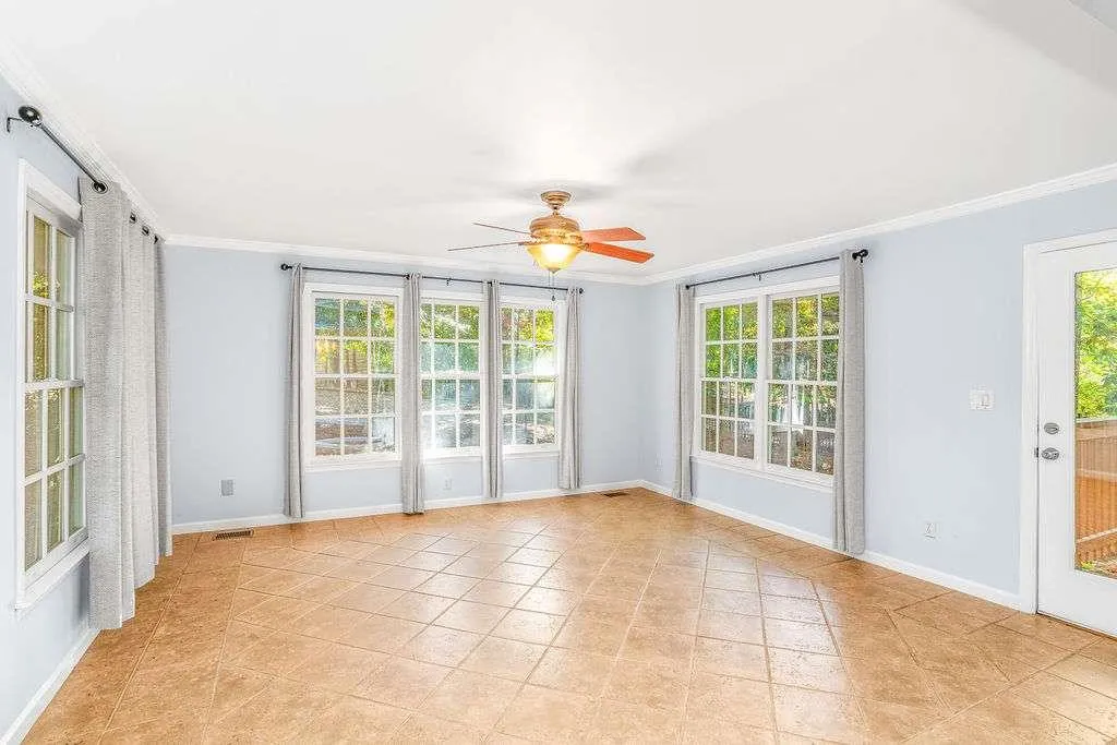 3911 Ivy Road, Atlanta, Georgia 30342, 3 Bedrooms Bedrooms, ,3 BathroomsBathrooms,Residential,For Sale,3911 Ivy Road,7677404