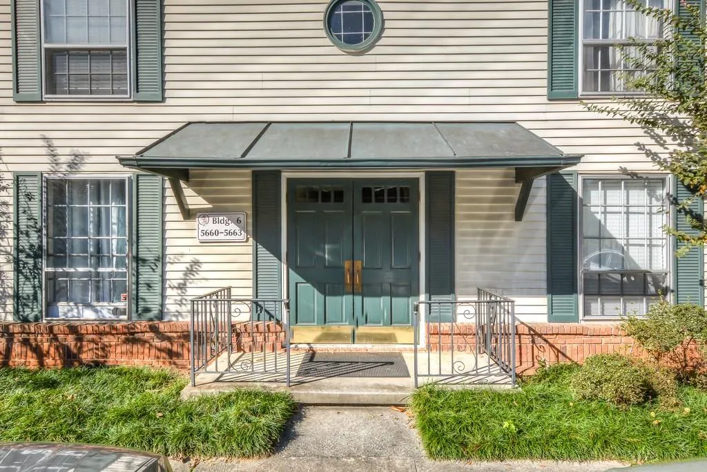5663 Kingsport Drive, Atlanta, Georgia 30342, 2 Bedrooms Bedrooms, ,1 BathroomBathrooms,Residential,Sold,5663 Kingsport Drive,6123637