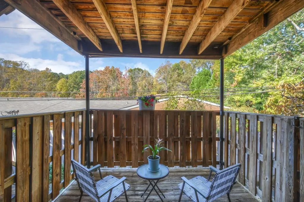 5663 Kingsport Drive, Atlanta, Georgia 30342, 2 Bedrooms Bedrooms, ,1 BathroomBathrooms,Residential,Sold,5663 Kingsport Drive,6123637