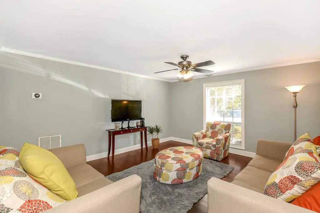 5663 Kingsport Drive, Atlanta, Georgia 30342, 2 Bedrooms Bedrooms, ,1 BathroomBathrooms,Residential,Sold,5663 Kingsport Drive,6123637