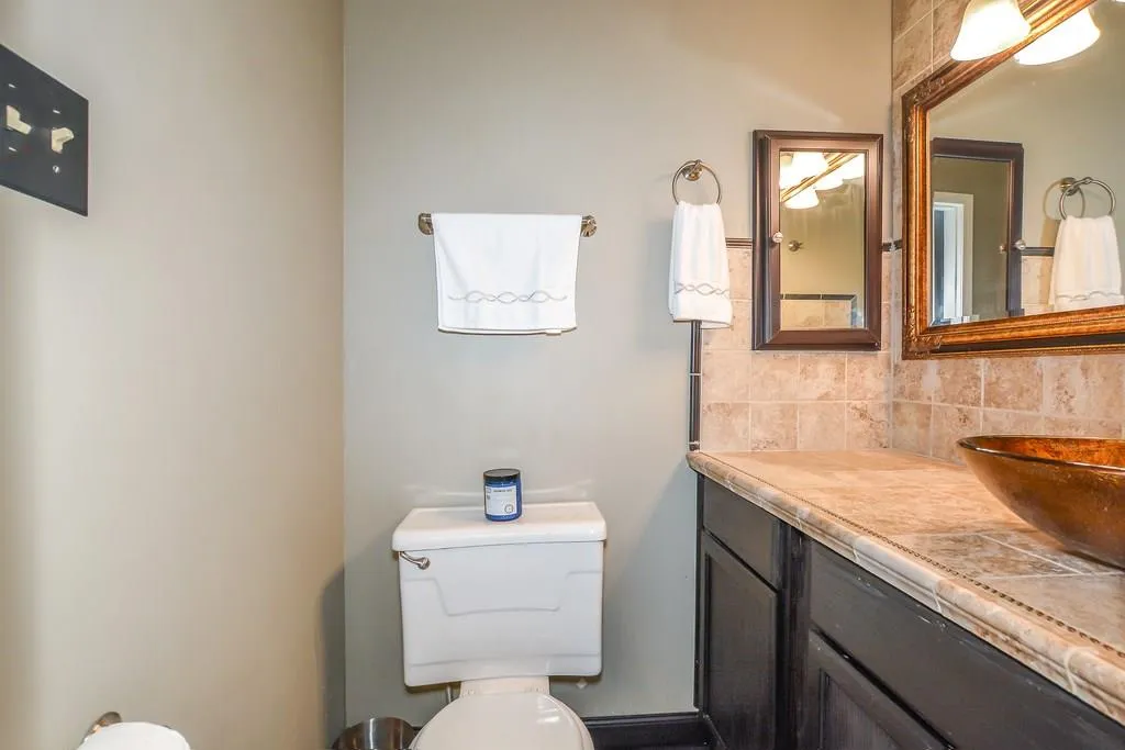 5663 Kingsport Drive, Atlanta, Georgia 30342, 2 Bedrooms Bedrooms, ,1 BathroomBathrooms,Residential,Sold,5663 Kingsport Drive,6123637