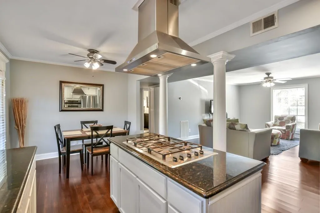 5663 Kingsport Drive, Atlanta, Georgia 30342, 2 Bedrooms Bedrooms, ,1 BathroomBathrooms,Residential,Sold,5663 Kingsport Drive,6123637