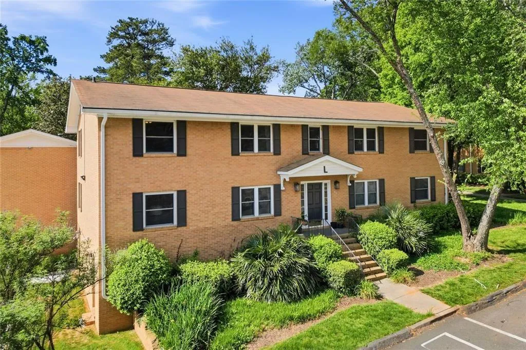 3510 Roswell Road Nw Unit L-4, Atlanta, Georgia 30305, 2 Bedrooms Bedrooms, 0 ,2 BathroomsBathrooms,Residential,For Sale,3510 Roswell Road Nw Unit L-4,7765222