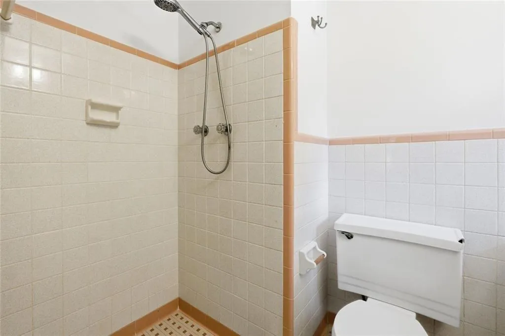 3510 Roswell Road Nw Unit L-4, Atlanta, Georgia 30305, 2 Bedrooms Bedrooms, 0 ,2 BathroomsBathrooms,Residential,For Sale,3510 Roswell Road Nw Unit L-4,7765222