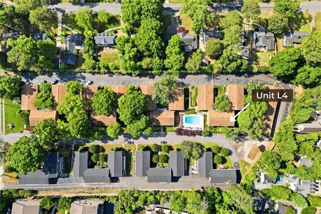 3510 Roswell Road Nw Unit L-4, Atlanta, Georgia 30305, 2 Bedrooms Bedrooms, 0 ,2 BathroomsBathrooms,Residential,For Sale,3510 Roswell Road Nw Unit L-4,7765222