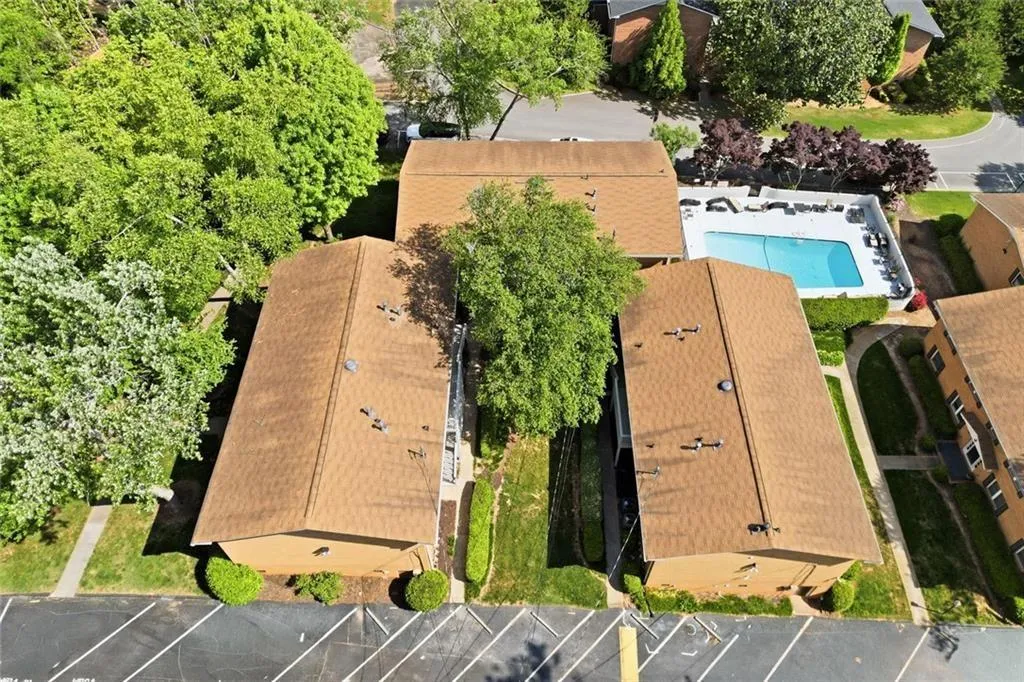 3510 Roswell Road Nw Unit L-4, Atlanta, Georgia 30305, 2 Bedrooms Bedrooms, 0 ,2 BathroomsBathrooms,Residential,For Sale,3510 Roswell Road Nw Unit L-4,7765222
