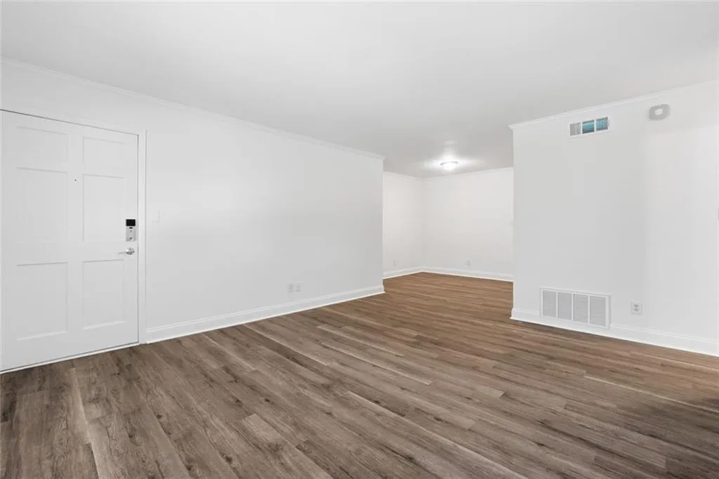 3510 Roswell Road Nw Unit L-4, Atlanta, Georgia 30305, 2 Bedrooms Bedrooms, 0 ,2 BathroomsBathrooms,Residential,For Sale,3510 Roswell Road Nw Unit L-4,7765222